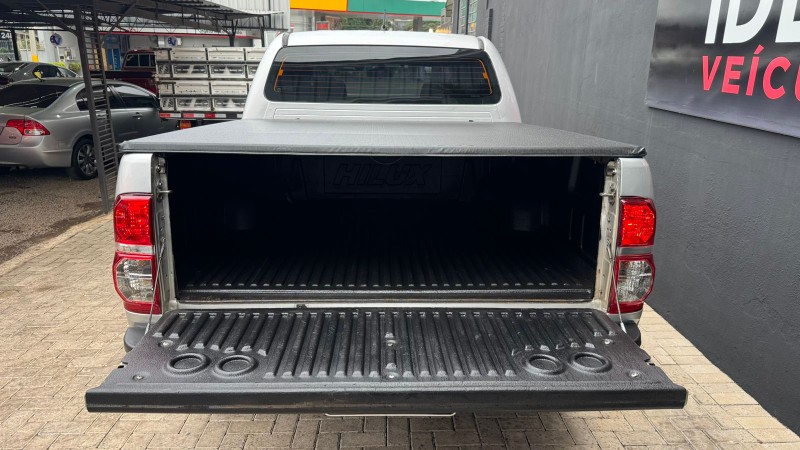TOYOTA HILUX CABINE DUPLA SRV 2.8 TURBO 4X4 /2013 IDEAL VEÍCULOS LAJEADO / Carros no Vale