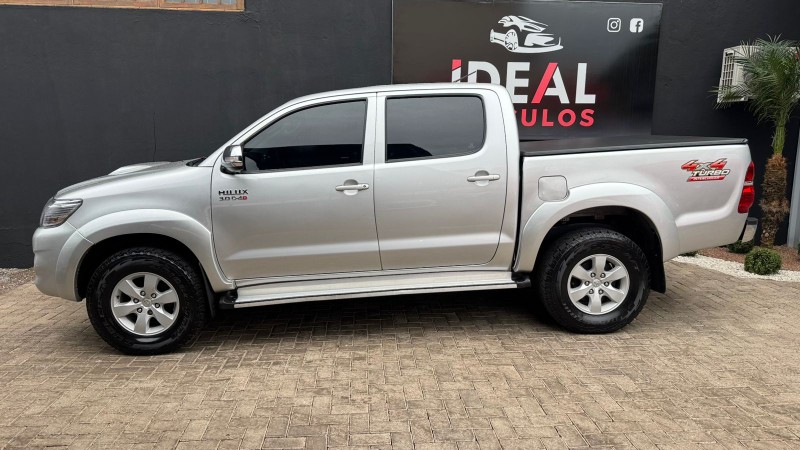 TOYOTA HILUX CABINE DUPLA SRV 2.8 TURBO 4X4 /2013 IDEAL VEÍCULOS LAJEADO / Carros no Vale
