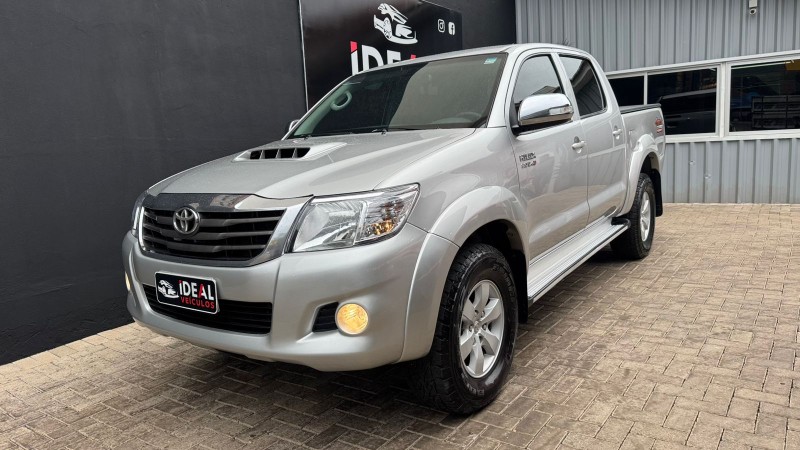 TOYOTA HILUX CABINE DUPLA SRV 2.8 TURBO 4X4 /2013 IDEAL VEÍCULOS LAJEADO / Carros no Vale