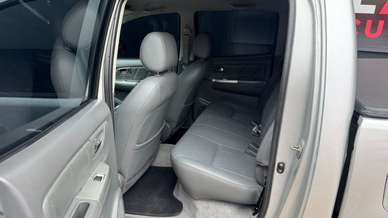 TOYOTA HILUX CABINE DUPLA SRV 2.8 TURBO 4X4 /2013 IDEAL VEÍCULOS LAJEADO / Carros no Vale