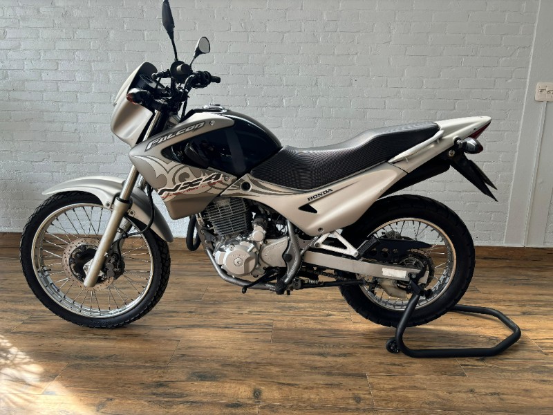 HONDA MOTOS NX 400 FALCON /2006 RT 811 VEÍCULOS ARROIO DO MEIO / Carros no Vale