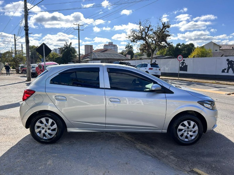 CHEVROLET ONIX HATCH LT 1.0 8V FLEXPOWER 5P MEC. 2019/2019 LS MULTIMARCAS VENÂNCIO AIRES / Carros no Vale