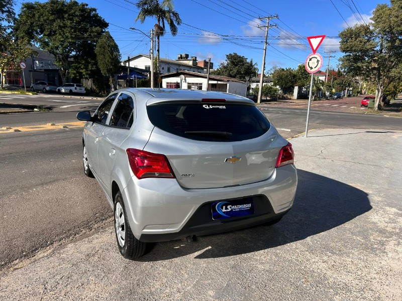 CHEVROLET ONIX HATCH LT 1.0 8V FLEXPOWER 5P MEC. 2019/2019 LS MULTIMARCAS VENÂNCIO AIRES / Carros no Vale