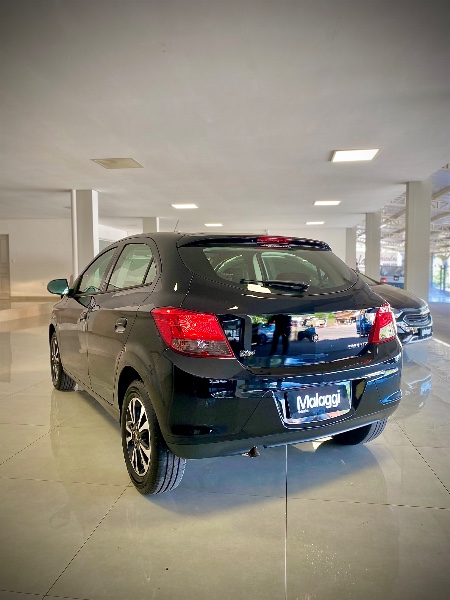 CHEVROLET ONIX 1.4 AT LTZ 2014/2015 MALAGGI VEÍCULOS ENCANTADO / Carros no Vale