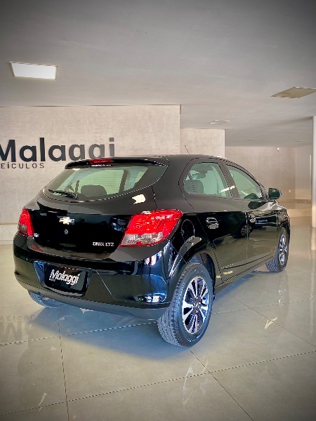 CHEVROLET ONIX 1.4 AT LTZ 2014/2015 MALAGGI VEÍCULOS ENCANTADO / Carros no Vale