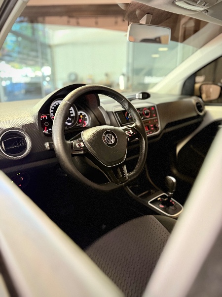 VOLKSWAGEN UP! 1.0 MPI MOVE IMOTION 12V 2017/2018 MALAGGI VEÍCULOS ENCANTADO / Carros no Vale