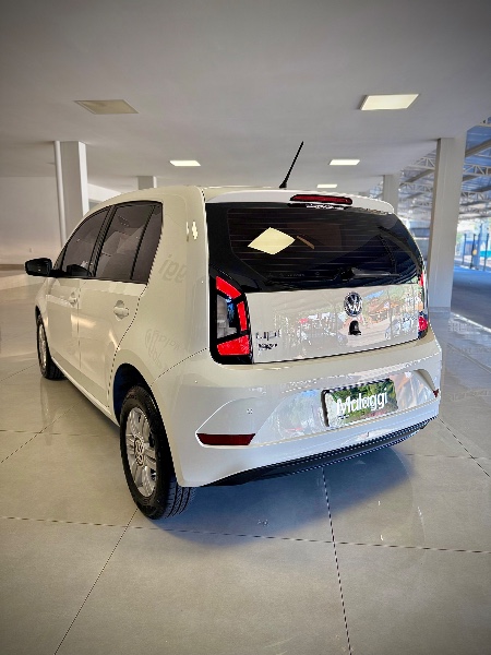 VOLKSWAGEN UP! 1.0 MPI MOVE IMOTION 12V 2017/2018 MALAGGI VEÍCULOS ENCANTADO / Carros no Vale