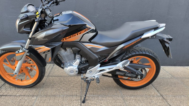 HONDA MOTOS CB 250F TWISTER 2021/2021 ADRIANO VEÍCULOS CRUZEIRO DO SUL / Carros no Vale
