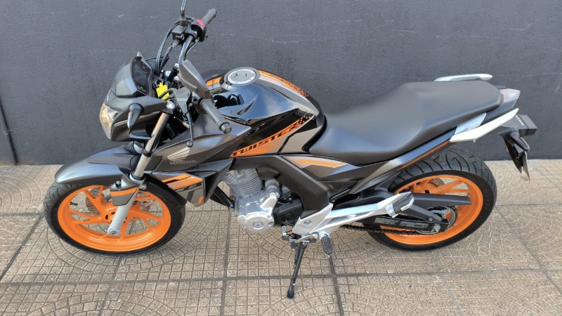 HONDA MOTOS CB 250F TWISTER 2021/2021 ADRIANO VEÍCULOS CRUZEIRO DO SUL / Carros no Vale