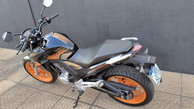 HONDA MOTOS CB 250F TWISTER 2021/2021 ADRIANO VEÍCULOS CRUZEIRO DO SUL / Carros no Vale