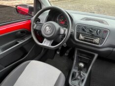 VOLKSWAGEN UP! 1.0 TAKE 12V 2015/2015 BOSCO AUTOMÓVEIS GUAPORÉ / Carros no Vale