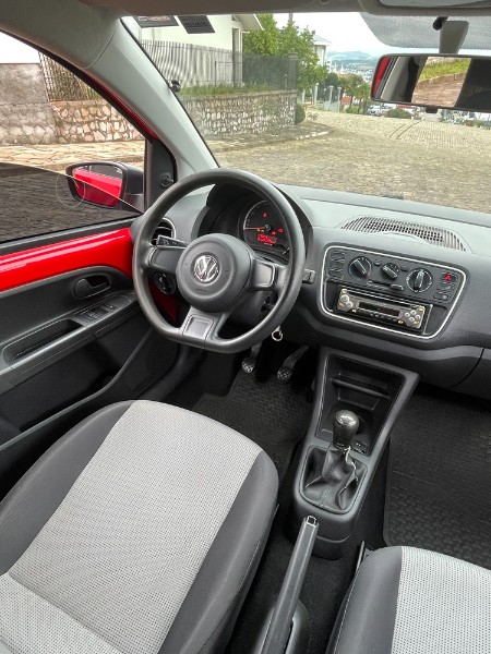 VOLKSWAGEN UP! 1.0 TAKE 12V 2015/2015 BOSCO AUTOMÓVEIS GUAPORÉ / Carros no Vale