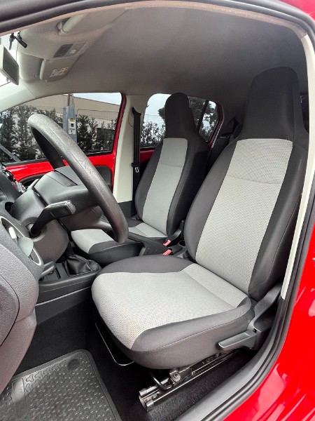 VOLKSWAGEN UP! 1.0 TAKE 12V 2015/2015 BOSCO AUTOMÓVEIS GUAPORÉ / Carros no Vale