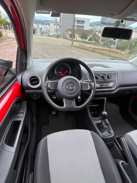 VOLKSWAGEN UP! 1.0 TAKE 12V 2015/2015 BOSCO AUTOMÓVEIS GUAPORÉ / Carros no Vale