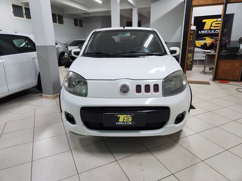 FIAT UNO SPORTING 1.4 2013 2012/2013 TS VEÍCULOS ANTA GORDA / Carros no Vale