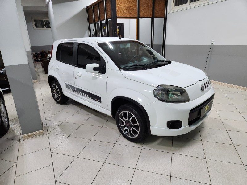 FIAT UNO SPORTING 1.4 2013 2012/2013 TS VEÍCULOS ANTA GORDA / Carros no Vale