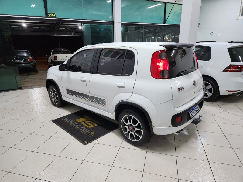 FIAT UNO SPORTING 1.4 2013 2012/2013 TS VEÍCULOS ANTA GORDA / Carros no Vale