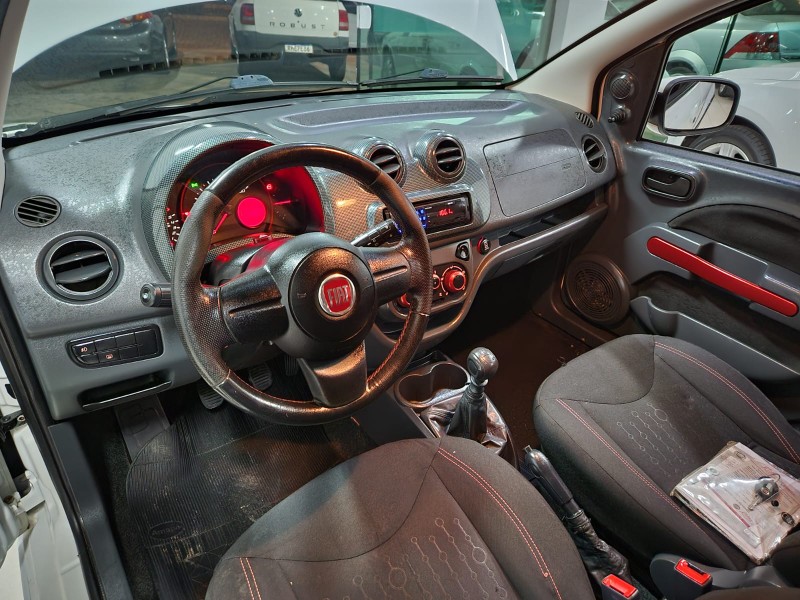 FIAT UNO SPORTING 1.4 2013 2012/2013 TS VEÍCULOS ANTA GORDA / Carros no Vale