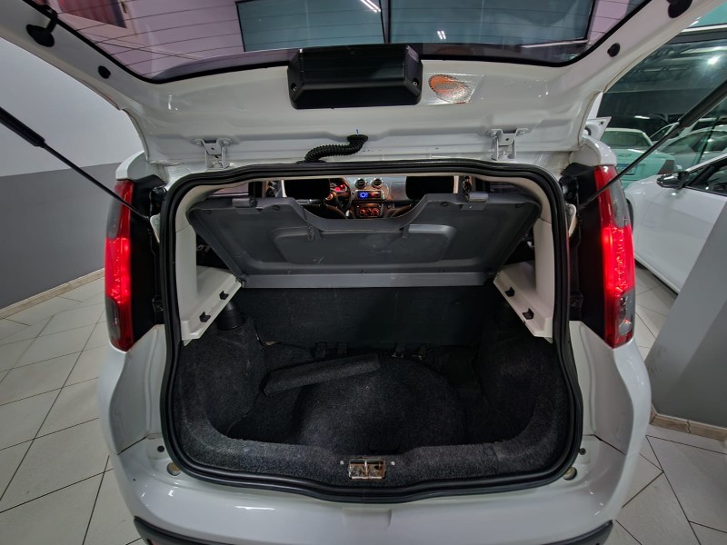 FIAT UNO SPORTING 1.4 2013 2012/2013 TS VEÍCULOS ANTA GORDA / Carros no Vale