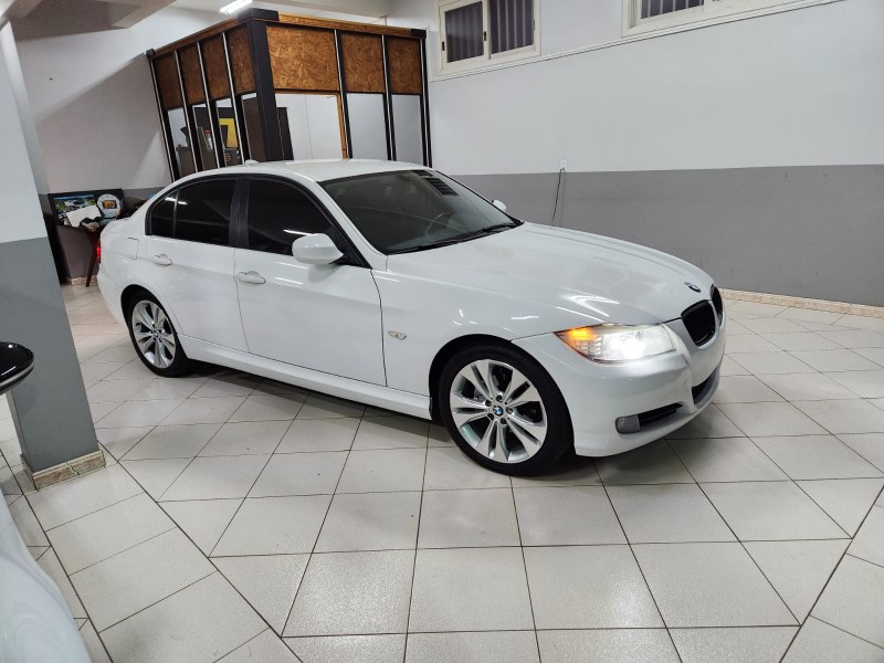 BMW 320i 2.0 2010/2010 TS VEÍCULOS ANTA GORDA / Carros no Vale