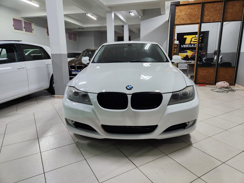 BMW 320i 2.0 2010/2010 TS VEÍCULOS ANTA GORDA / Carros no Vale
