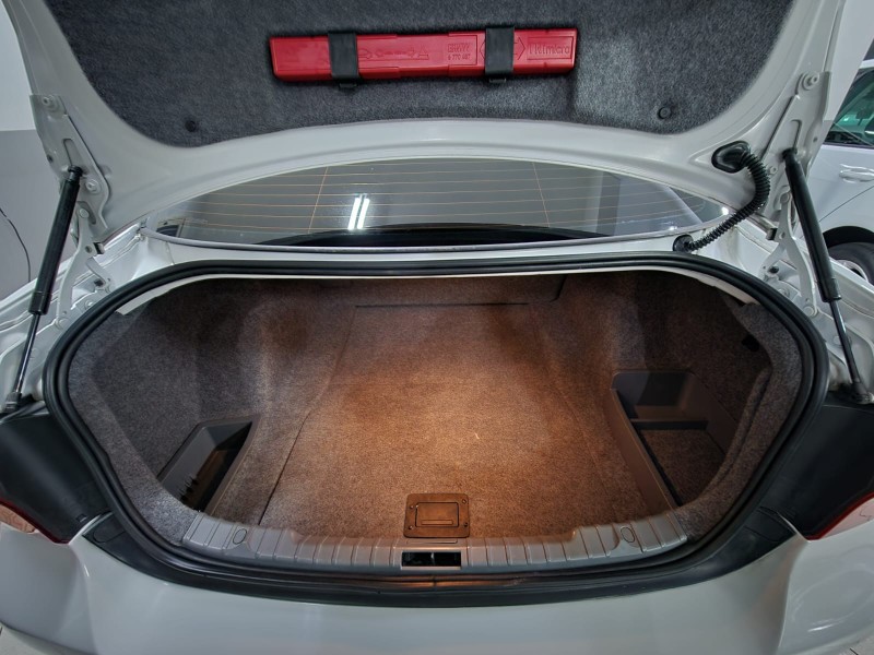BMW 320i 2.0 2010/2010 TS VEÍCULOS ANTA GORDA / Carros no Vale