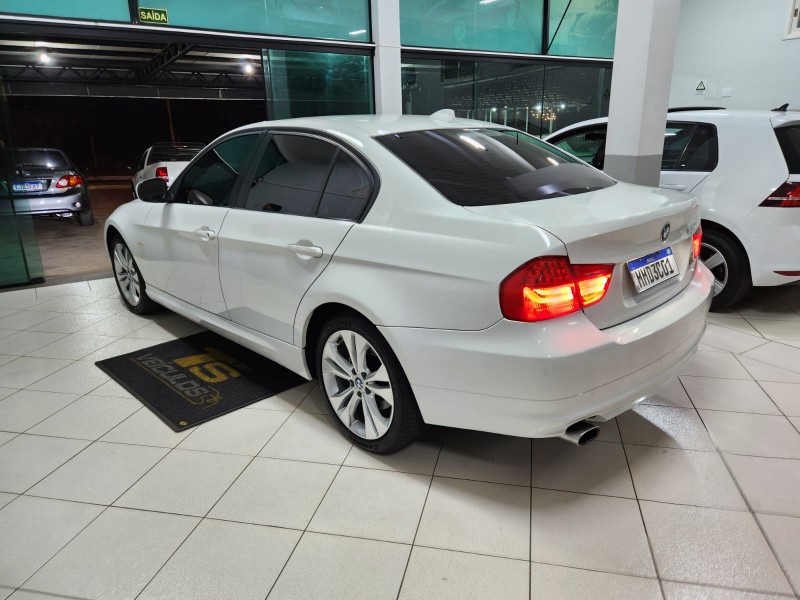 BMW 320i 2.0 2010/2010 TS VEÍCULOS ANTA GORDA / Carros no Vale