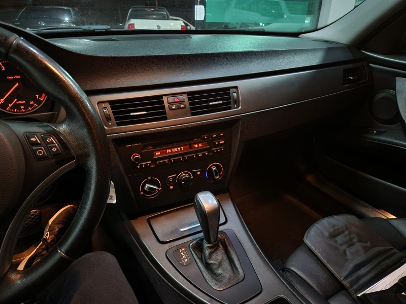 BMW 320i 2.0 2010/2010 TS VEÍCULOS ANTA GORDA / Carros no Vale