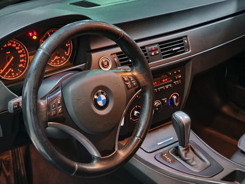 BMW 320i 2.0 2010/2010 TS VEÍCULOS ANTA GORDA / Carros no Vale