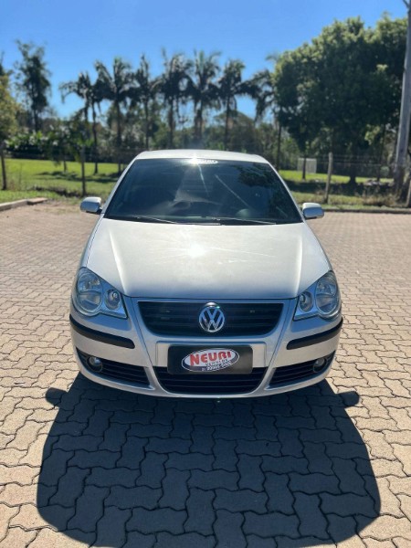 VOLKSWAGEN POLO 1.6 I MOTION 2010/2010 NEURI VEÍCULOS LAJEADO / Carros no Vale