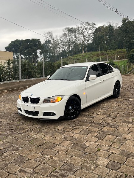BMW 318i 2.0 SEDAN 16V 2012/2012 BOSCO AUTOMÓVEIS GUAPORÉ / Carros no Vale