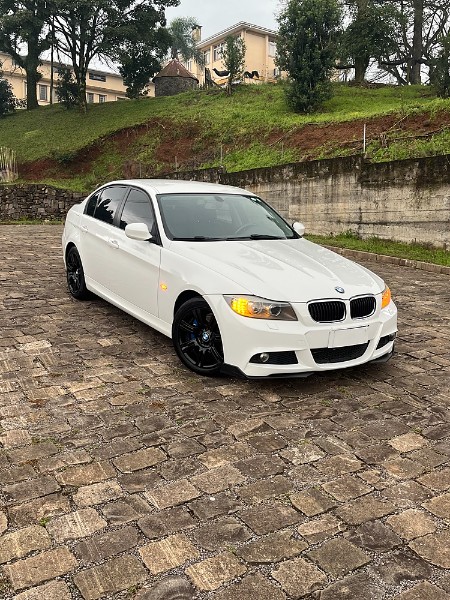 BMW 318i 2.0 SEDAN 16V 2012/2012 BOSCO AUTOMÓVEIS GUAPORÉ / Carros no Vale