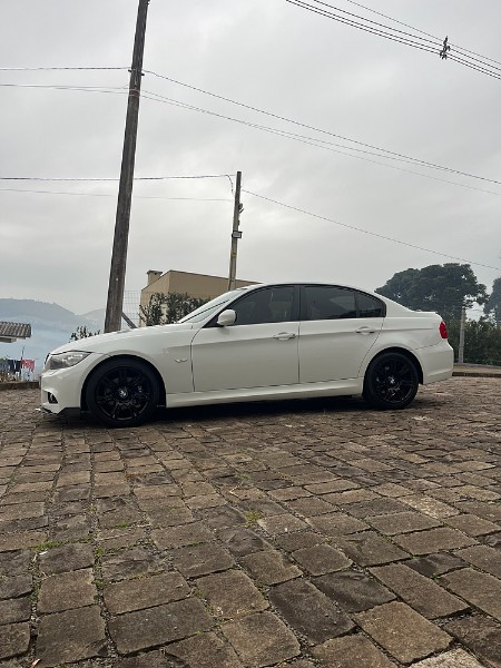 BMW 318i 2.0 SEDAN 16V 2012/2012 BOSCO AUTOMÓVEIS GUAPORÉ / Carros no Vale
