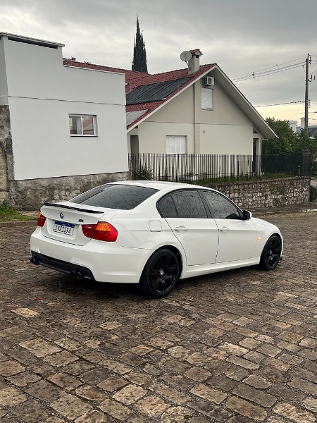 BMW 318i 2.0 SEDAN 16V 2012/2012 BOSCO AUTOMÓVEIS GUAPORÉ / Carros no Vale