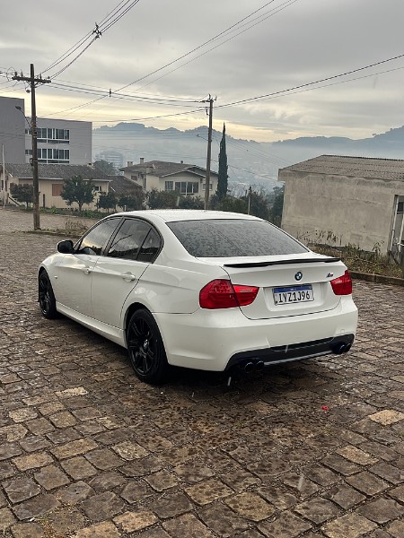 BMW 318i 2.0 SEDAN 16V 2012/2012 BOSCO AUTOMÓVEIS GUAPORÉ / Carros no Vale