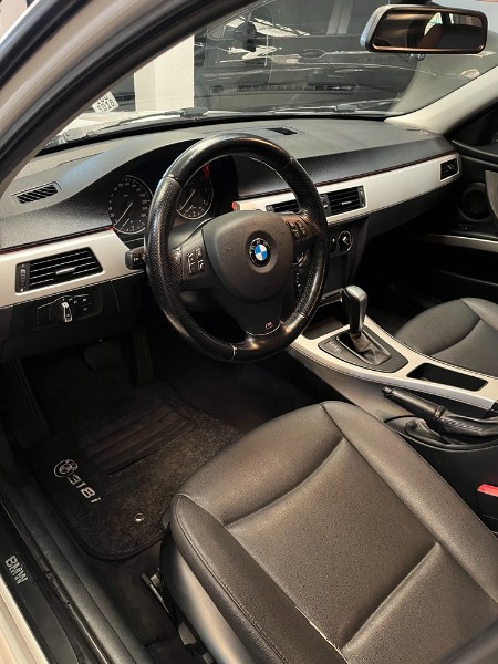 BMW 318i 2.0 SEDAN 16V 2012/2012 BOSCO AUTOMÓVEIS GUAPORÉ / Carros no Vale