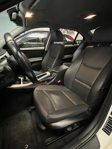 BMW 318i 2.0 SEDAN 16V 2012/2012 BOSCO AUTOMÓVEIS GUAPORÉ / Carros no Vale