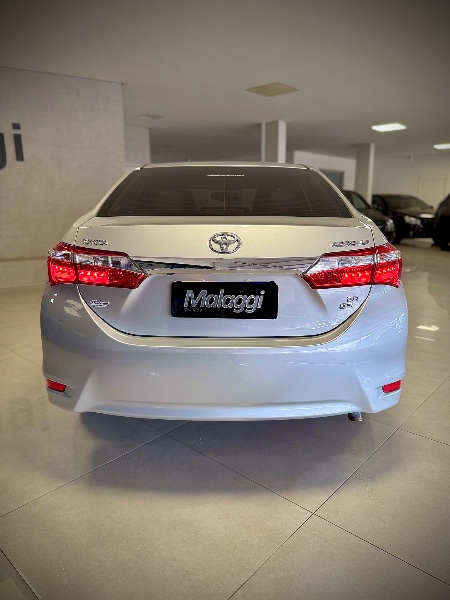 TOYOTA COROLLA 2.0 XEI 16V FLEX 4P AUTOMÁTICO 2015/2016 MALAGGI VEÍCULOS ENCANTADO / Carros no Vale