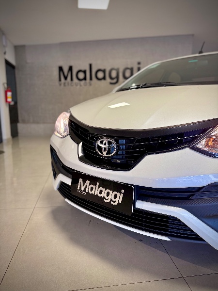 TOYOTA ETIOS 1.5 X PLUS SEDAN 16V 2019/2020 MALAGGI VEÍCULOS ENCANTADO / Carros no Vale