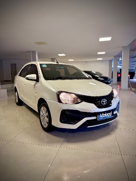 TOYOTA ETIOS 1.5 X PLUS SEDAN 16V 2019/2020 MALAGGI VEÍCULOS ENCANTADO / Carros no Vale