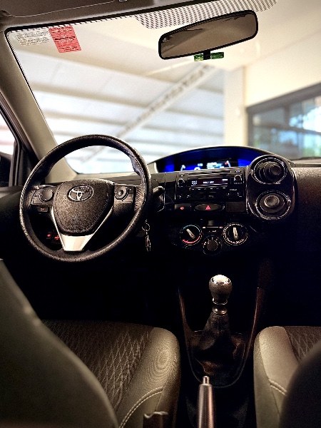 TOYOTA ETIOS 1.5 X PLUS SEDAN 16V 2019/2020 MALAGGI VEÍCULOS ENCANTADO / Carros no Vale