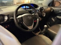TOYOTA ETIOS 1.5 X PLUS SEDAN 16V 2019/2020 MALAGGI VEÍCULOS ENCANTADO / Carros no Vale