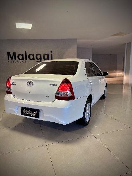 TOYOTA ETIOS 1.5 X PLUS SEDAN 16V 2019/2020 MALAGGI VEÍCULOS ENCANTADO / Carros no Vale