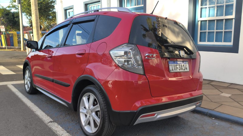 HONDA FIT 1.5 TWIST 16V FLEX 4P MANUAL 2013/2014 ADRIANO VEÍCULOS CRUZEIRO DO SUL / Carros no Vale