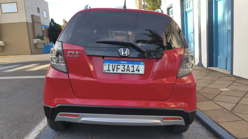 HONDA FIT 1.5 TWIST 16V FLEX 4P MANUAL 2013/2014 ADRIANO VEÍCULOS CRUZEIRO DO SUL / Carros no Vale