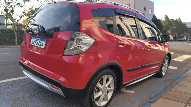 HONDA FIT 1.5 TWIST 16V FLEX 4P MANUAL 2013/2014 ADRIANO VEÍCULOS CRUZEIRO DO SUL / Carros no Vale