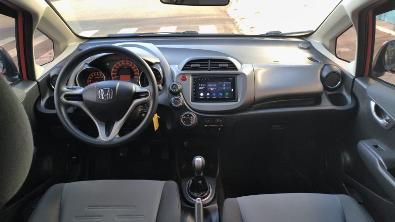 HONDA FIT 1.5 TWIST 16V FLEX 4P MANUAL 2013/2014 ADRIANO VEÍCULOS CRUZEIRO DO SUL / Carros no Vale