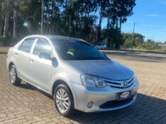 TOYOTA ETIOS 1.5 X SEDAN 16V 2013/2013 NEURI VEÍCULOS LAJEADO / Carros no Vale