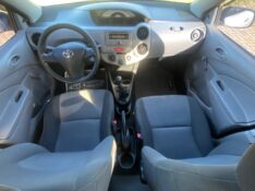TOYOTA ETIOS 1.5 X SEDAN 16V 2013/2013 NEURI VEÍCULOS LAJEADO / Carros no Vale