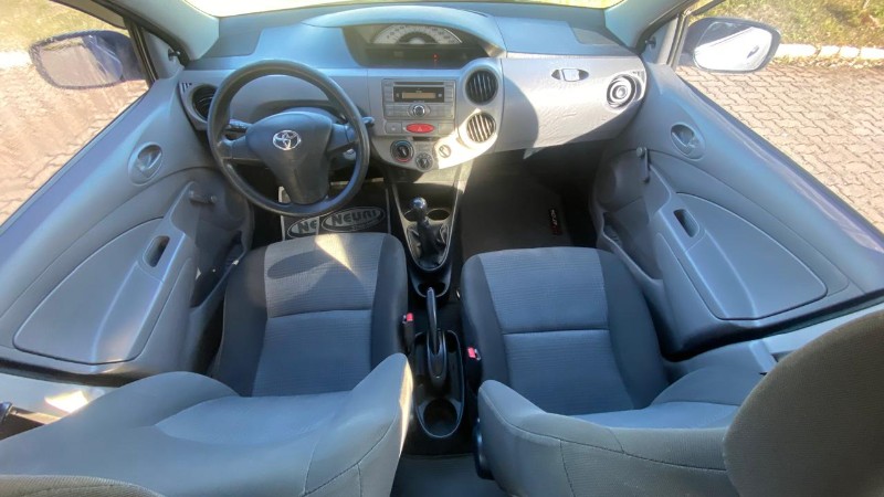 TOYOTA ETIOS 1.5 X SEDAN 16V 2013/2013 NEURI VEÍCULOS LAJEADO / Carros no Vale